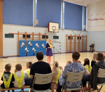 1_9_Pozdrav prvošolčkom_arhiv Občine Domžale (1)